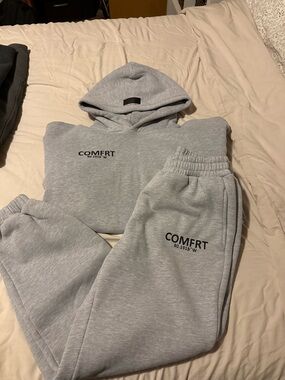 COMFRT Women's Gray Track Pants & Hoodie Jogger Set